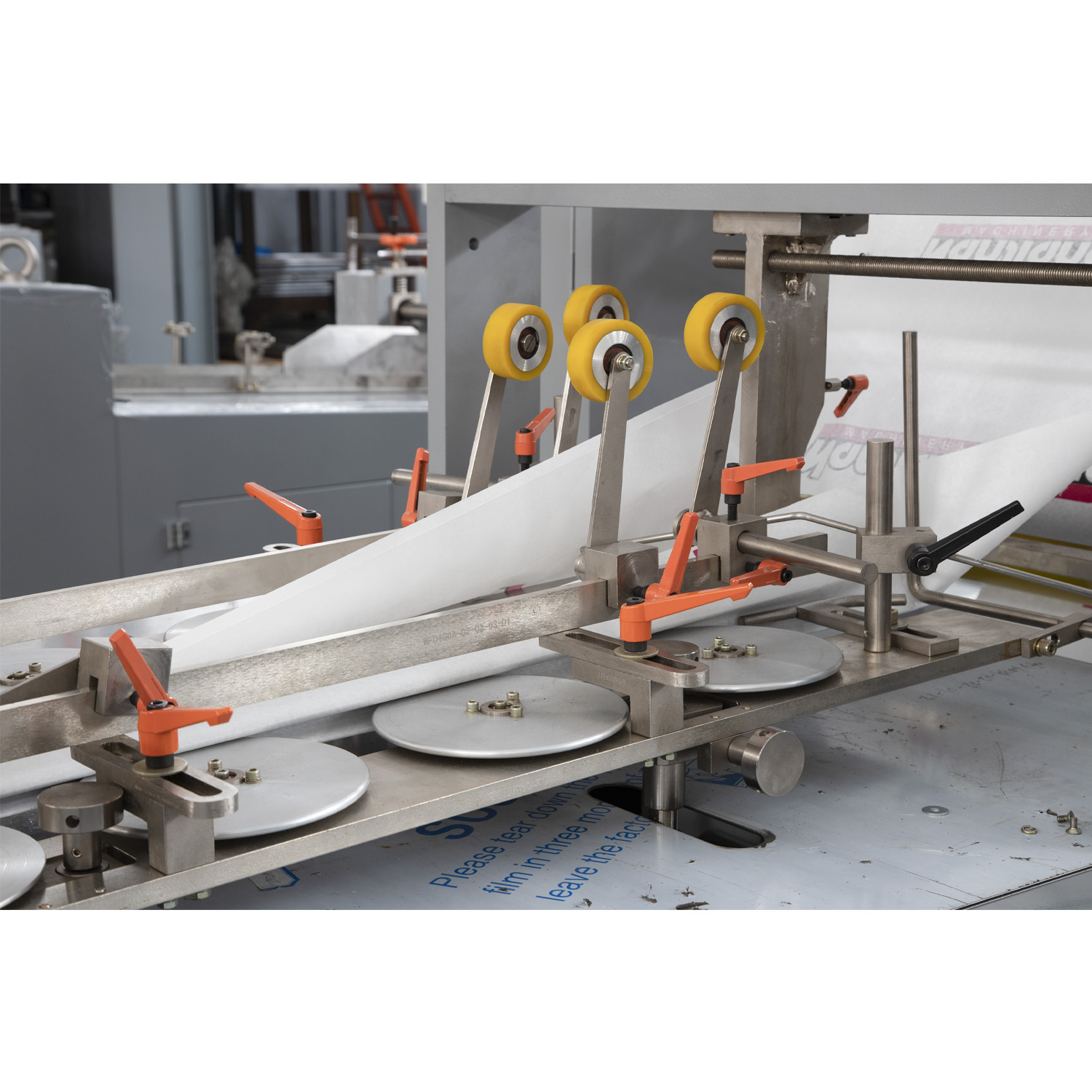 Идеальная переноска: обеспечение долговечности сумок для покупок с помощью машин для изготовления бумажных пакетов