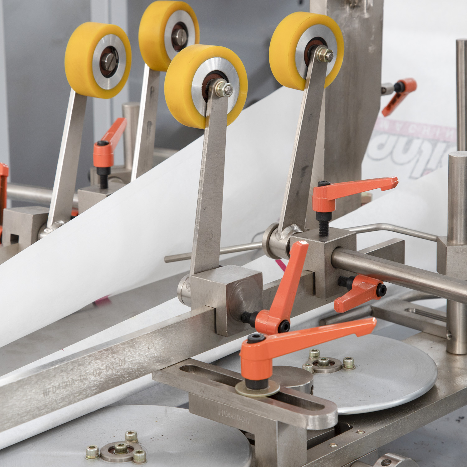 Разгадка механики: как работает машина для изготовления бумажных пакетов